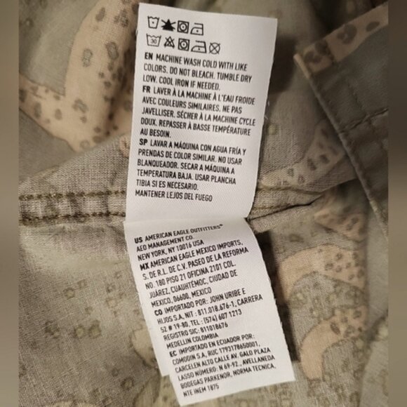 American Eagle Men's Shirt Size M 24/7 Stretch Jaguar Print Button-Up Poolside - Picture 9 of 11